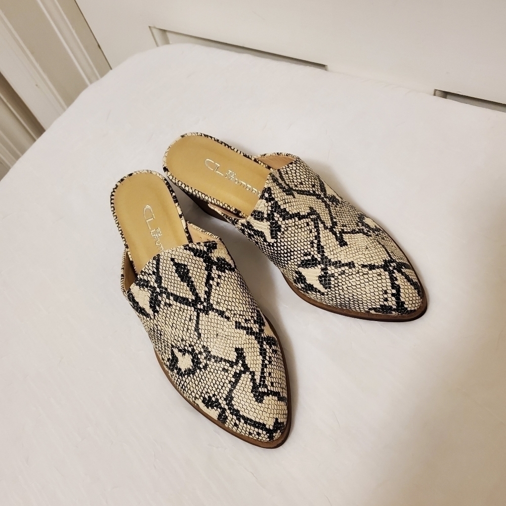 NWOB Chinese Laundry Snakeprint Stacked Heel Mules Size 6